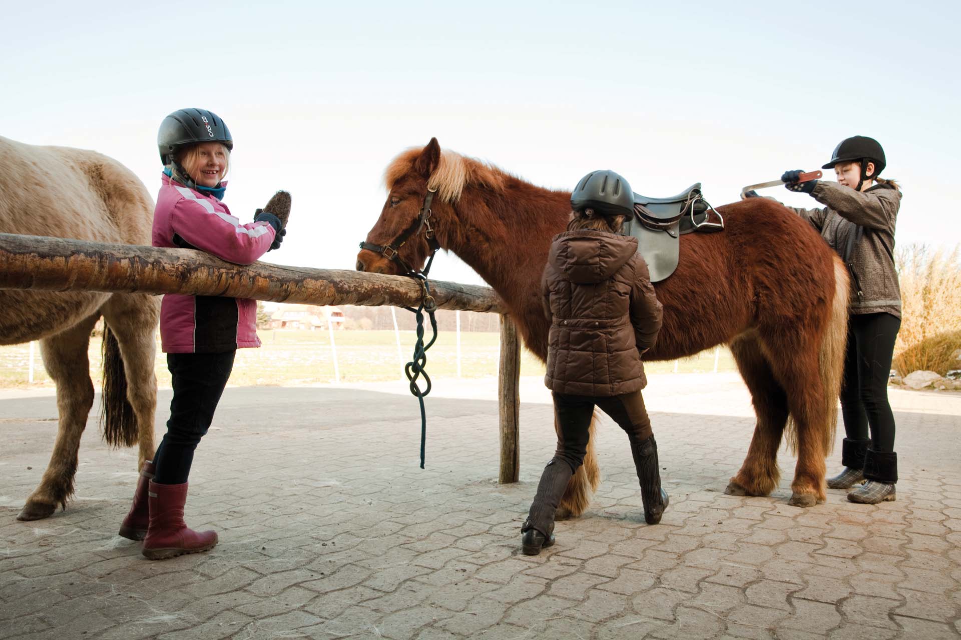 Winterkinder mit Pony, Foto: Eva Rahe